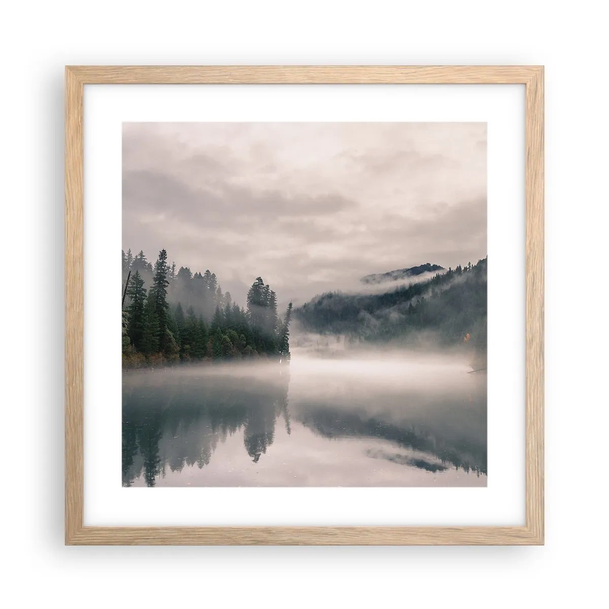 Een poster in een licht eiken lijst - In reflectie, in de mist - 40x40 cm