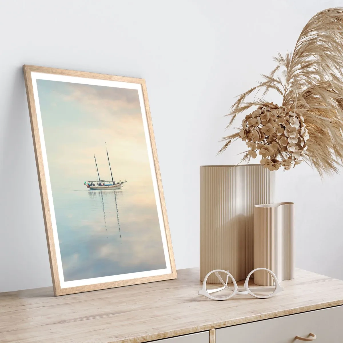 Een poster in een licht eiken lijst - In een zee van stilte - 50x70 cm