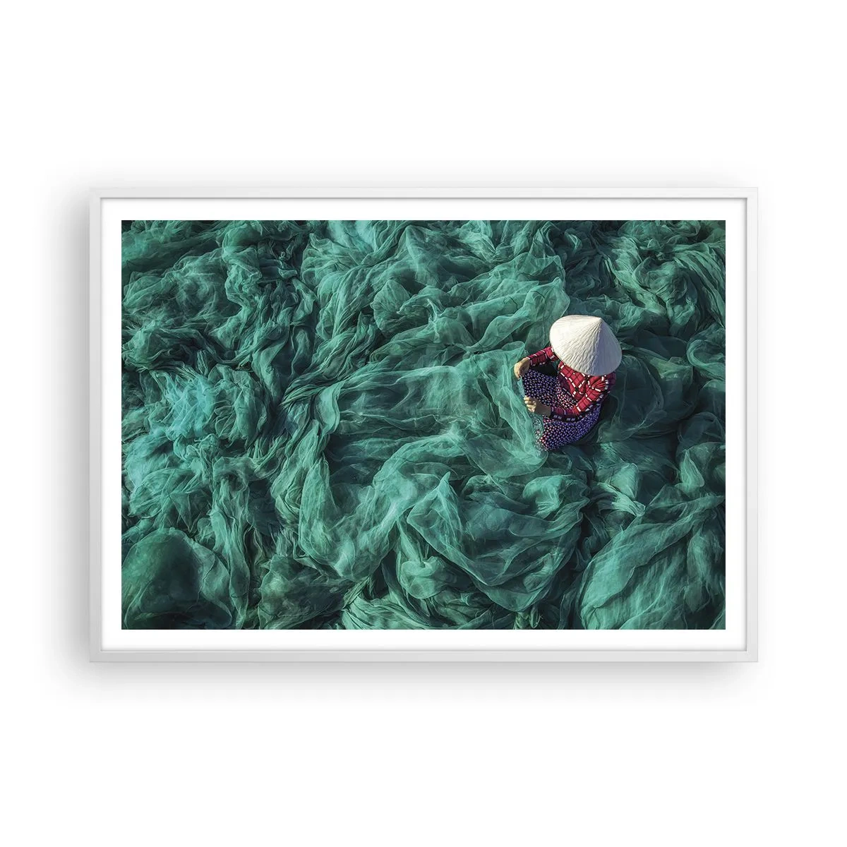 Poster in een witte lijst - In een zee van netten - 100x70 cm