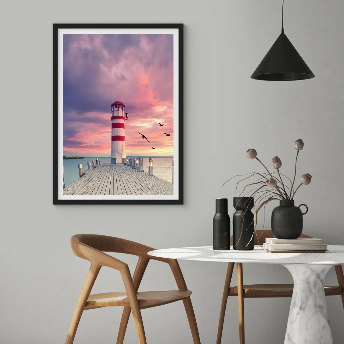 Poster in een zwarte lijst - Vuurtoren tegen de achtergrond van de zonsondergang - 50x70cm - Het is tijd naar de haven te gaan - Moderne wanddecoratie voor woonkamer en slaapkamer ARTTOR