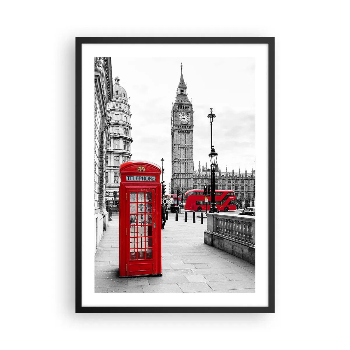 Poster in een zwarte lijst - Een rode telefooncel met de Big Ben en een bus op de achtergrond. - 50x70cm - Londen, zonder twijfel - Moderne wanddecoratie voor woonkamer en slaapkamer ARTTOR