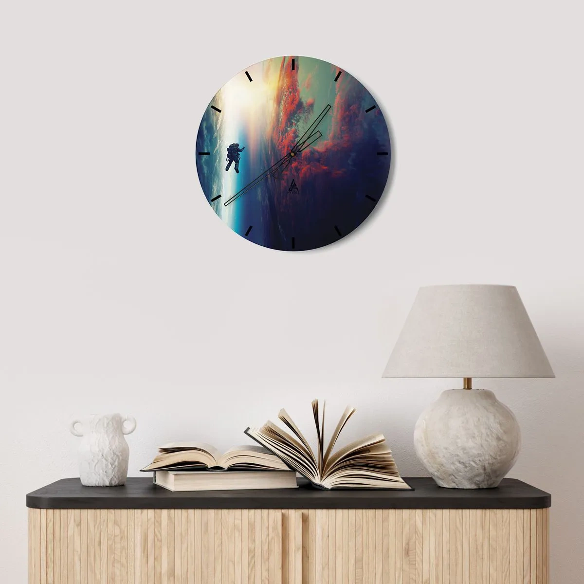 Wandklok - Klok - Een schilderachtige compositie van rode schaafplekken en structuren op een witte achtergrond - 30x30cm - Ga het universum tegemoet - Moderne wanddecoratie voor woonkamer, keuken en slaapkamer ARTTOR
