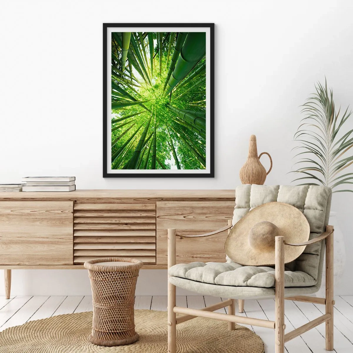 Poster in een zwarte lijst - Uitzicht op het dichte bamboebos - 50x70cm - In een bamboebos - Moderne wanddecoratie voor woonkamer en slaapkamer ARTTOR