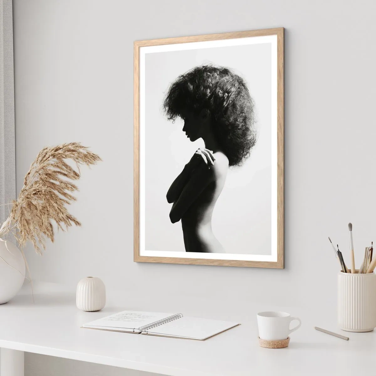 Een poster in een licht eiken lijst - Als een bloem op een slanke stengel - 70x100 cm