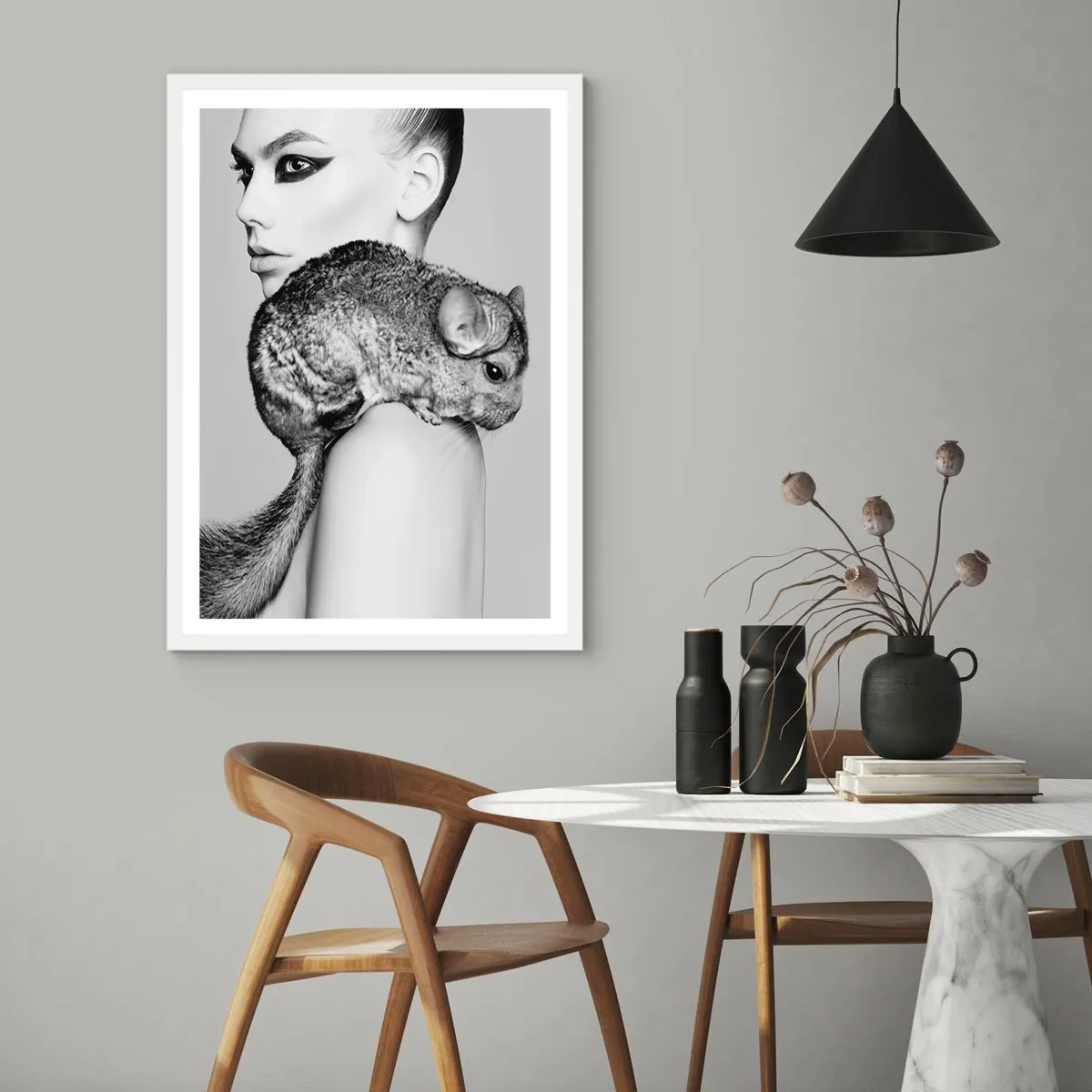 Poster in een witte lijst - Dame met een chinchilla - 30x40 cm