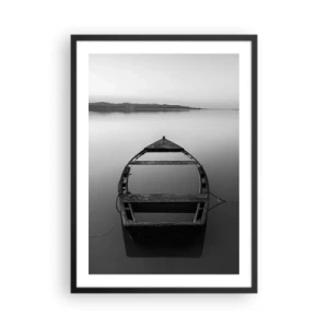 Poster in een zwarte lijst - Een oude boot drijvend op kalm water - 50x70cm - Verlangen en melancholie - Moderne wanddecoratie voor woonkamer en slaapkamer ARTTOR