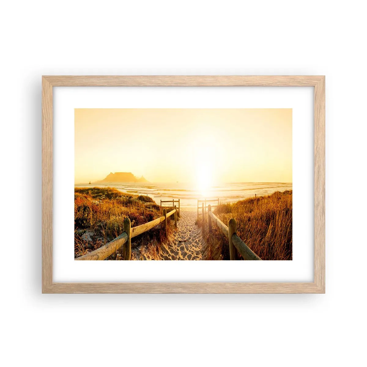 Een poster in een licht eiken lijst - Over het duin, richting de zon - 40x30 cm