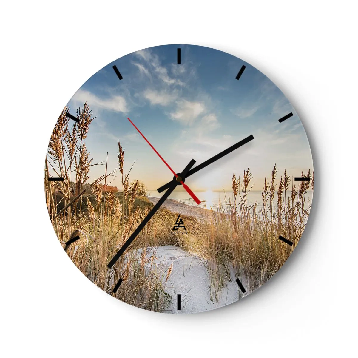 Wandklok - Klok - Een zandstrand met gras verlicht door de zonnestralen - 30x30cm - Noord strand - Moderne wanddecoratie voor woonkamer, keuken en slaapkamer ARTTOR