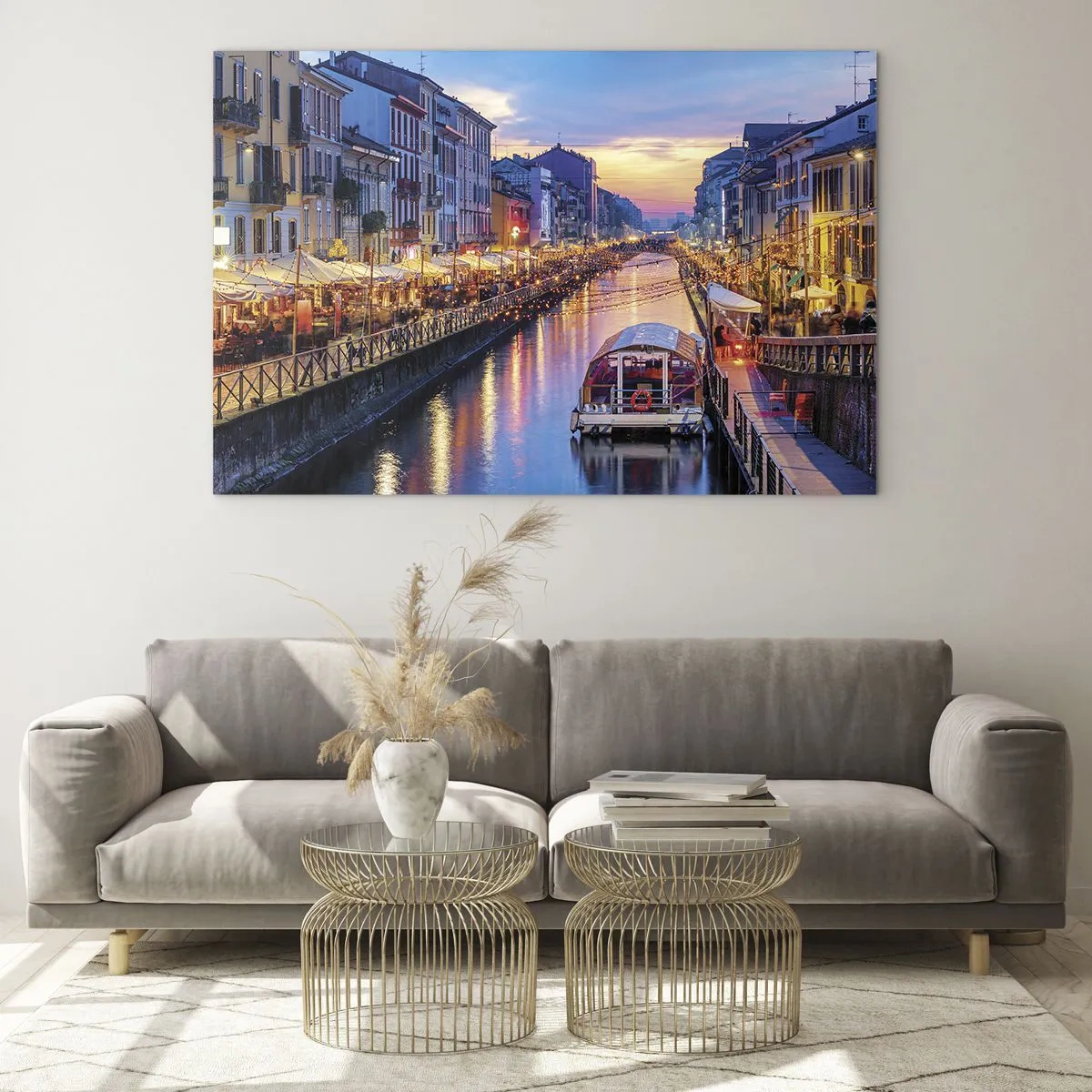 Schilderen op glas - Avondzicht op het verlichte kanaal met boten en cafés - 70x50cm - Een avond vol licht en plezier - Moderne wanddecoratie voor woonkamer en slaapkamer ARTTOR