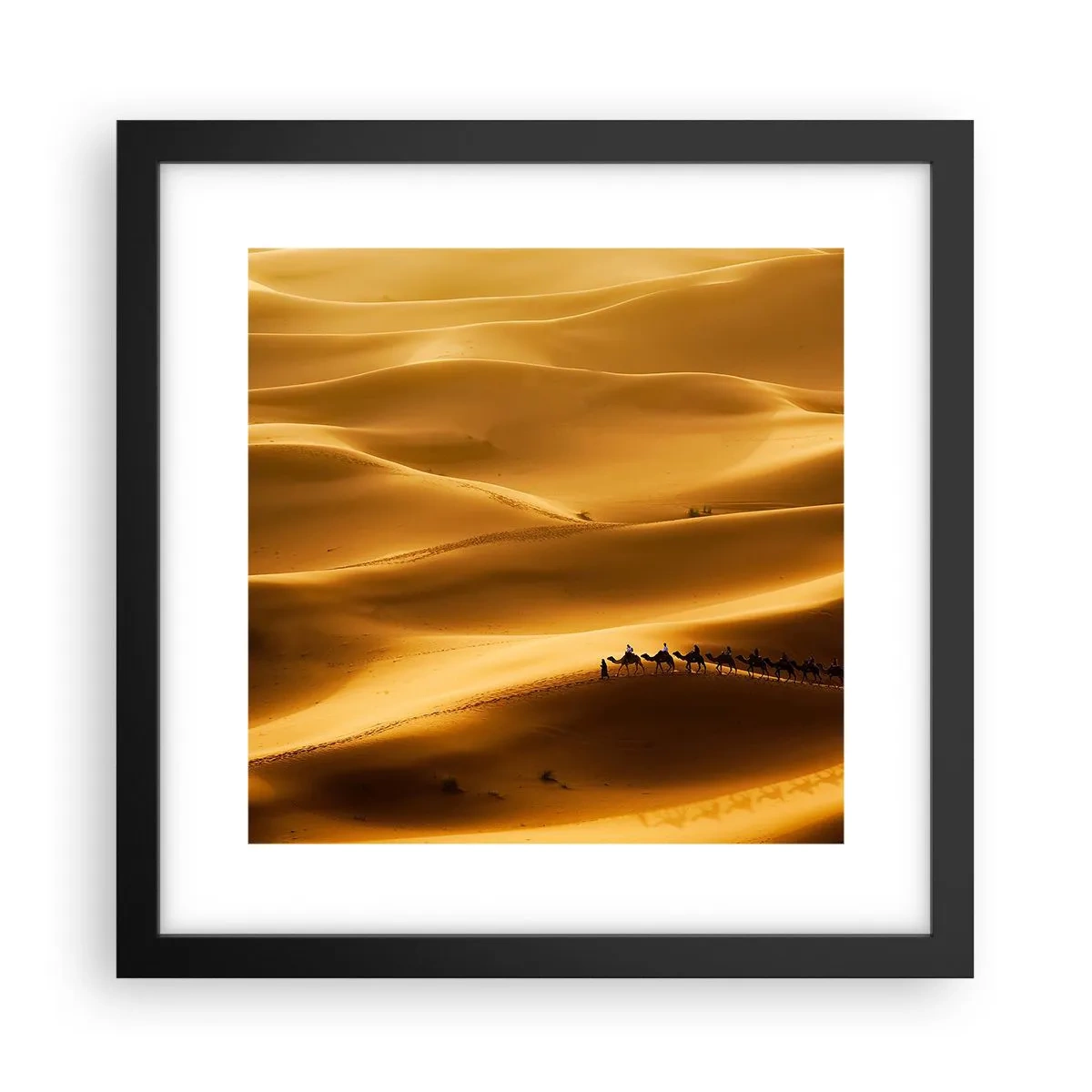 Poster in een zwarte lijst - Caravan in de woestijngolven - 30x30 cm