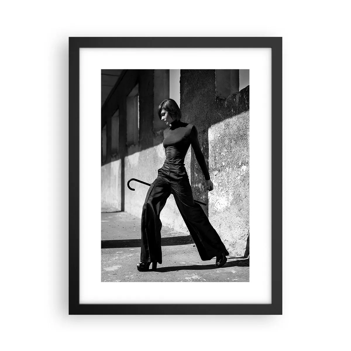 Poster in een zwarte lijst -   Stedelijke elegantie - 30x40 cm