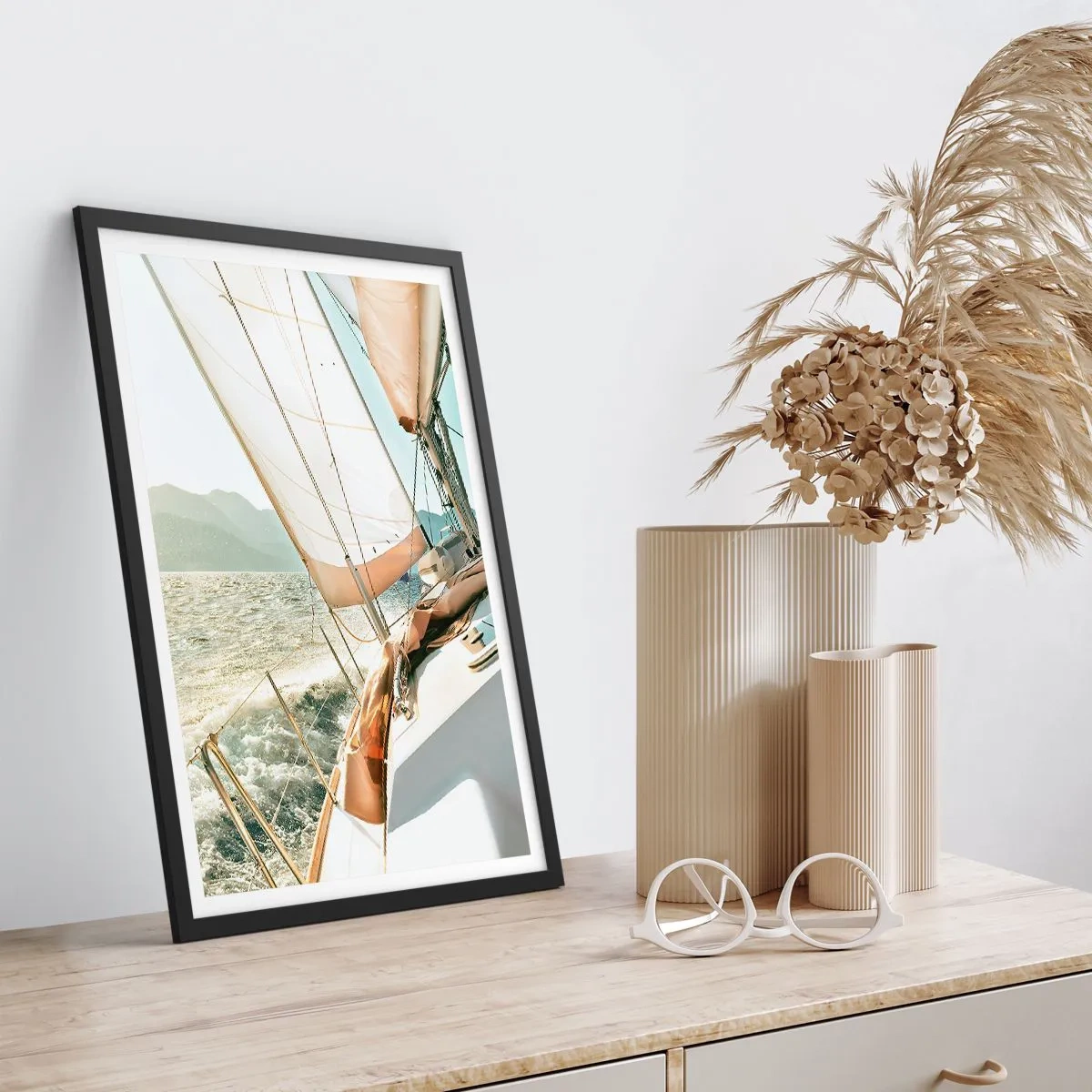 Poster in een zwarte lijst - Onder vol zeil - 40x50 cm