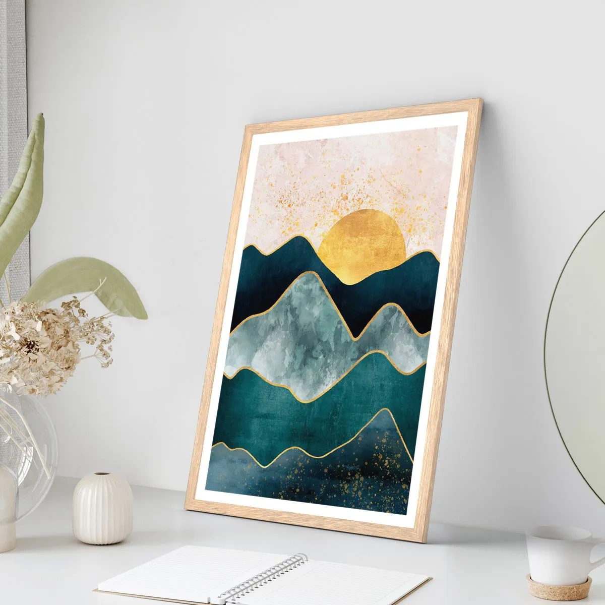 Een poster in een licht eiken lijst - Achter de zeven bergen - 70x100 cm