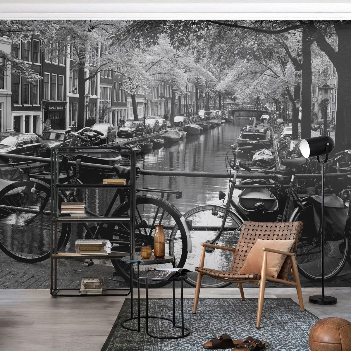 Fotobehang Premium Canvas - Een heel Nederlands uitzicht - Amsterdam, Fiets, Architectuur - 500x350 cm