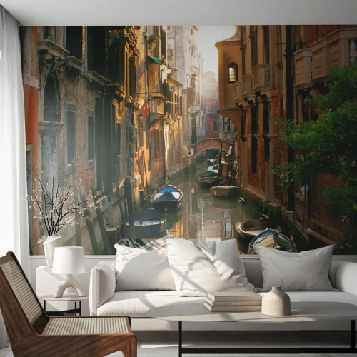 Zelfklevend Fotobehang Deluxe Sticker - In een Venetiaans steegje - Landschap, Architectuur, Venetië - 250x175 cm