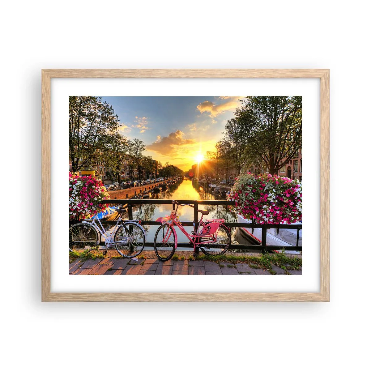 Een poster in een licht eiken lijst - Lenteochtend in Amsterdam - 50x40 cm