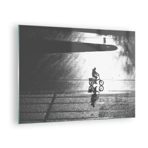 Schilderen op glas - Man op de fiets door de stad, weerspiegeling in het water, zwart-witfoto - 70x50cm - Voor mij, door de stad - Moderne wanddecoratie voor woonkamer en slaapkamer ARTTOR