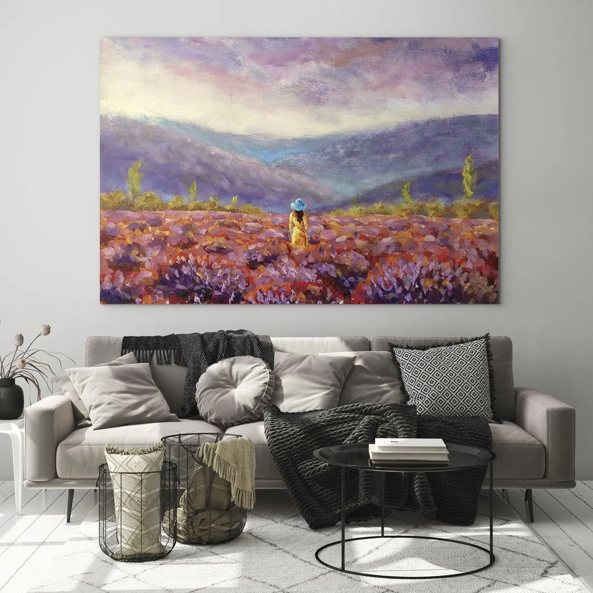 Schilderen op glas - Een figuur met een hoed in een lavendelveld bij schemering - 70x50cm - In een lavendelwereld - Moderne wanddecoratie voor woonkamer en slaapkamer ARTTOR