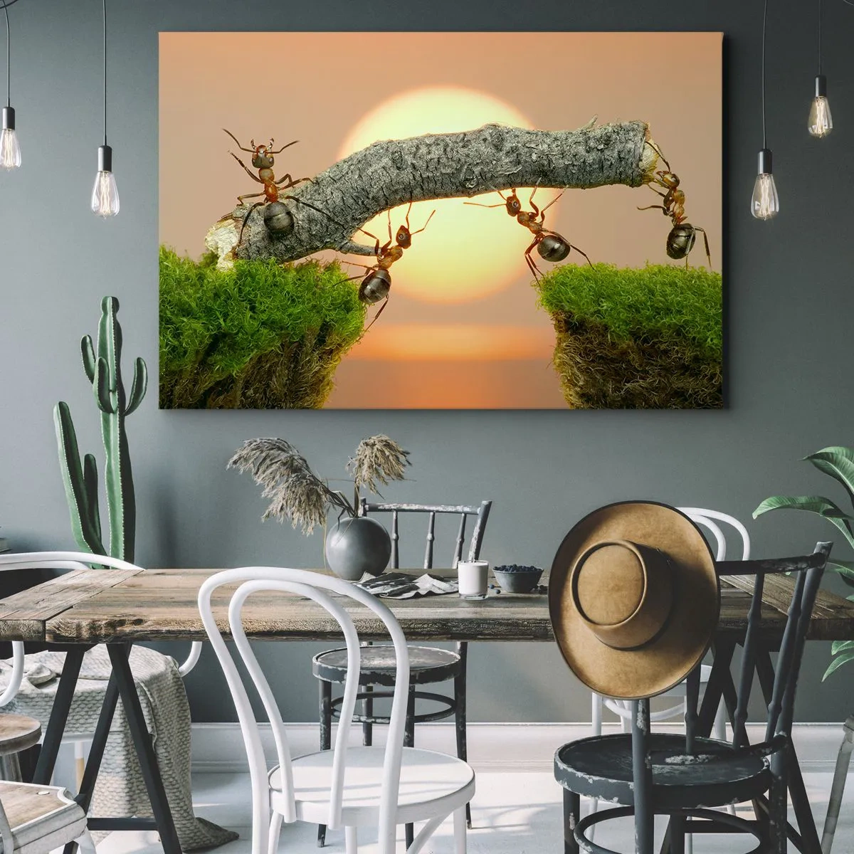 Schilderen op canvas - Mieren bouwen een brug van takken tegen de achtergrond van de ondergaande zon. - 70x50cm - Gelukkig samenwerken - Moderne wanddecoratie voor woonkamer en slaapkamer ARTTOR