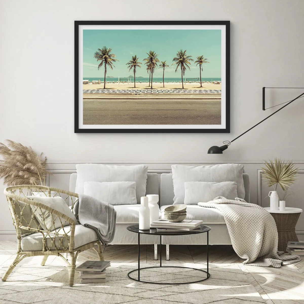 Poster in een zwarte lijst - Op wacht op het strand - 70x50 cm
