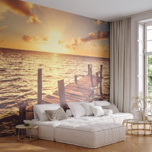 Fotobehang Premium Canvas - Het gouden land van zachtheid - Landschap, Zee, Houten brug - 150x105 cm