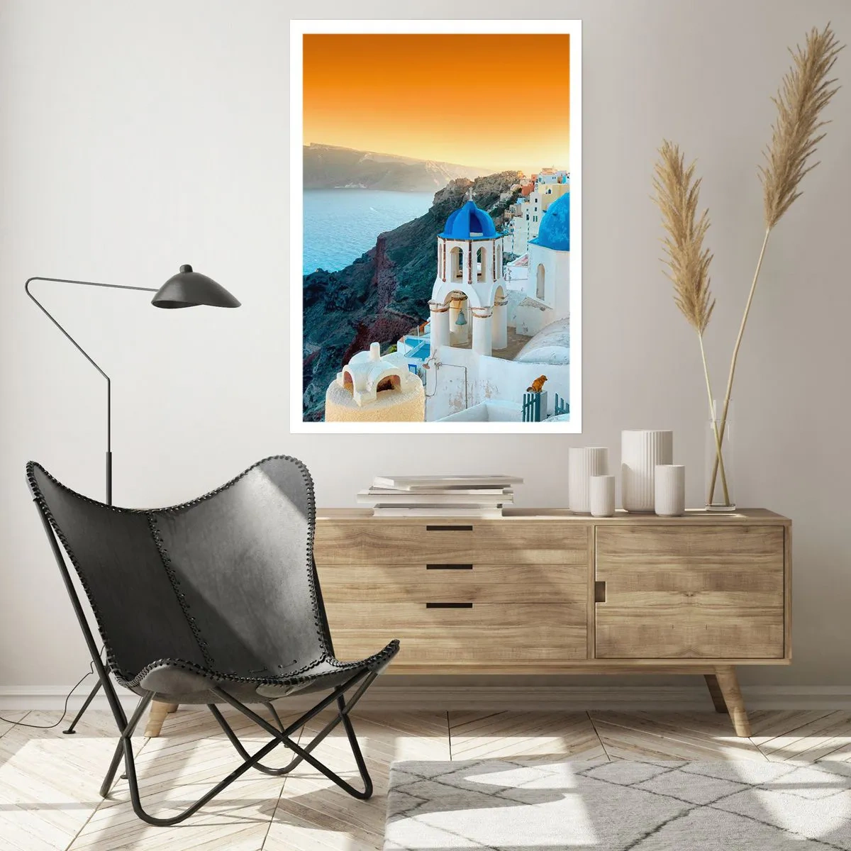 Poster - Santorini - genesteld tegen de rotsen - 70x100 cm