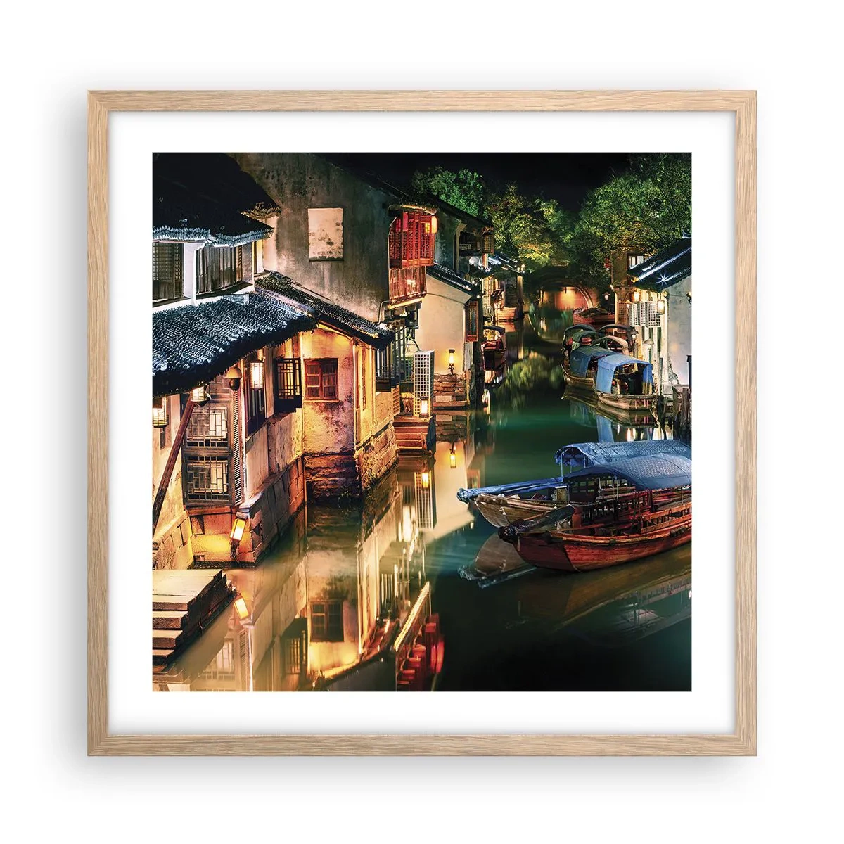 Een poster in een licht eiken lijst - Een avond op een Chinese straat - 50x50 cm