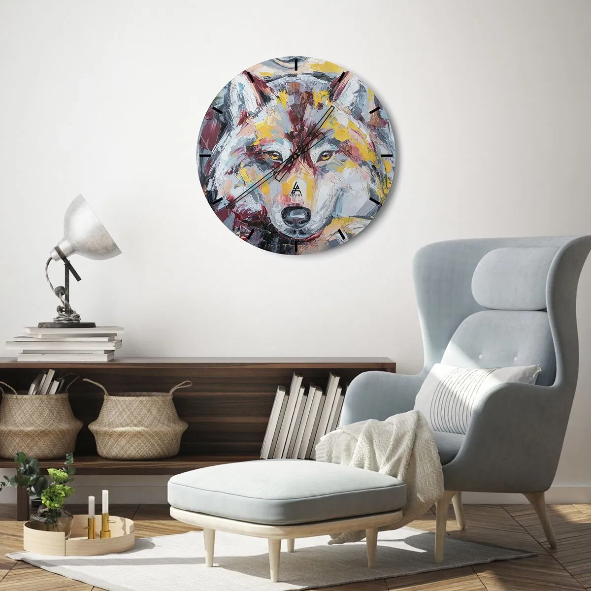 Wandklok - Klok - Een kleurrijk portret van een wolf, geschilderd met expressieve penseelstreken. - 30x30cm - Gemoedsrust onder dierbaren - Moderne wanddecoratie voor woonkamer, keuken en slaapkamer ARTTOR