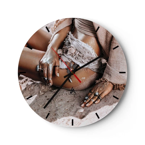 Wandklok - Klok - Boho vrouwelijke styling met sieraden en zand op de huid - 30x30cm - Door de golven gegooid? - Moderne wanddecoratie voor woonkamer, keuken en slaapkamer ARTTOR