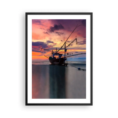 Poster in een zwarte lijst - Vissersvaartuig tegen de achtergrond van de ondergaande zon op het strand - 50x70cm - Exotische avond - Moderne wanddecoratie voor woonkamer en slaapkamer ARTTOR