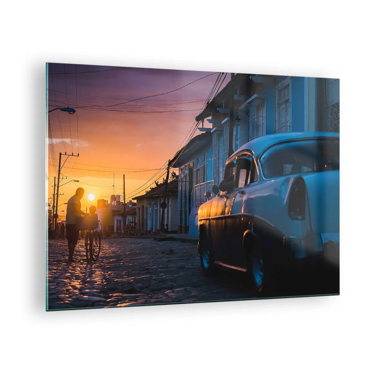 Schilderen op glas - Sfeervolle straat met klassieke auto bij zonsondergang - 70x50cm - De tijd vertraagt