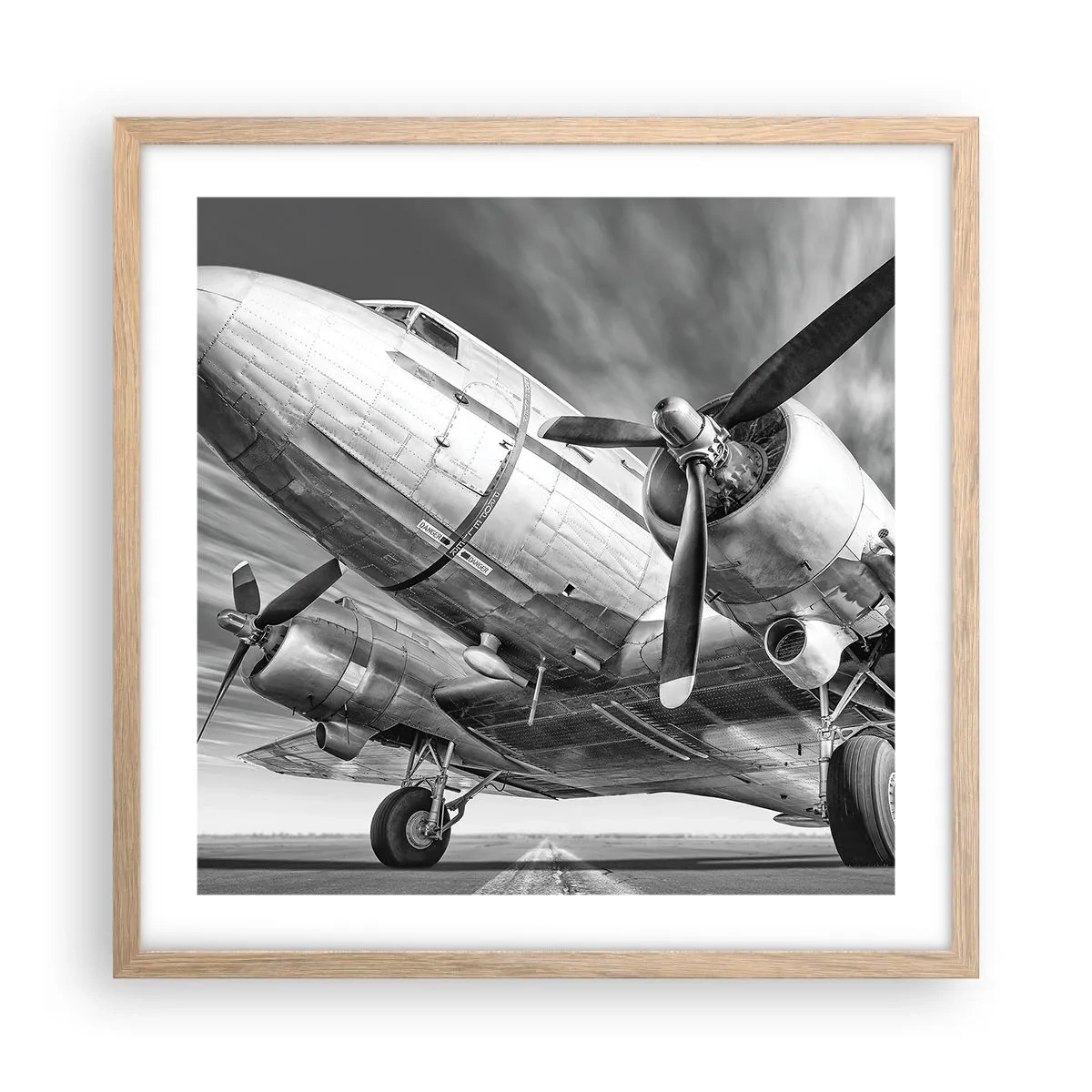 Een poster in een licht eiken lijst - Altijd klaar om te vliegen - 50x50 cm