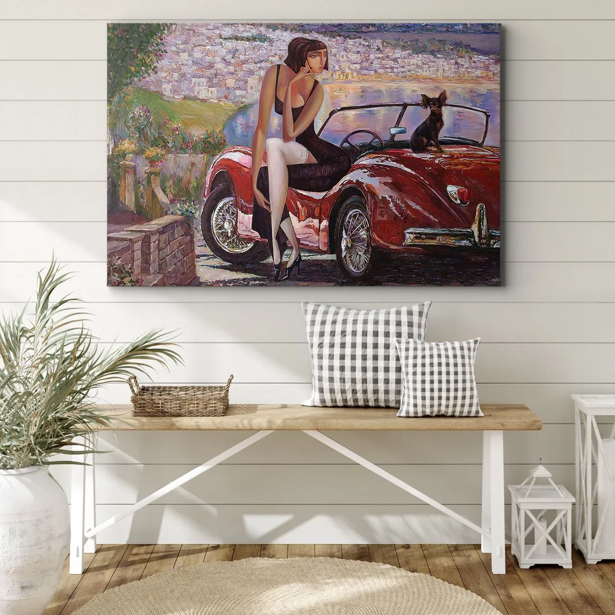 Schilderen op canvas - Een vrouw bij een rode auto met een stad op de achtergrond - 70x50cm - Zomer? Alleen aan de Rivièra - Moderne wanddecoratie voor woonkamer en slaapkamer ARTTOR