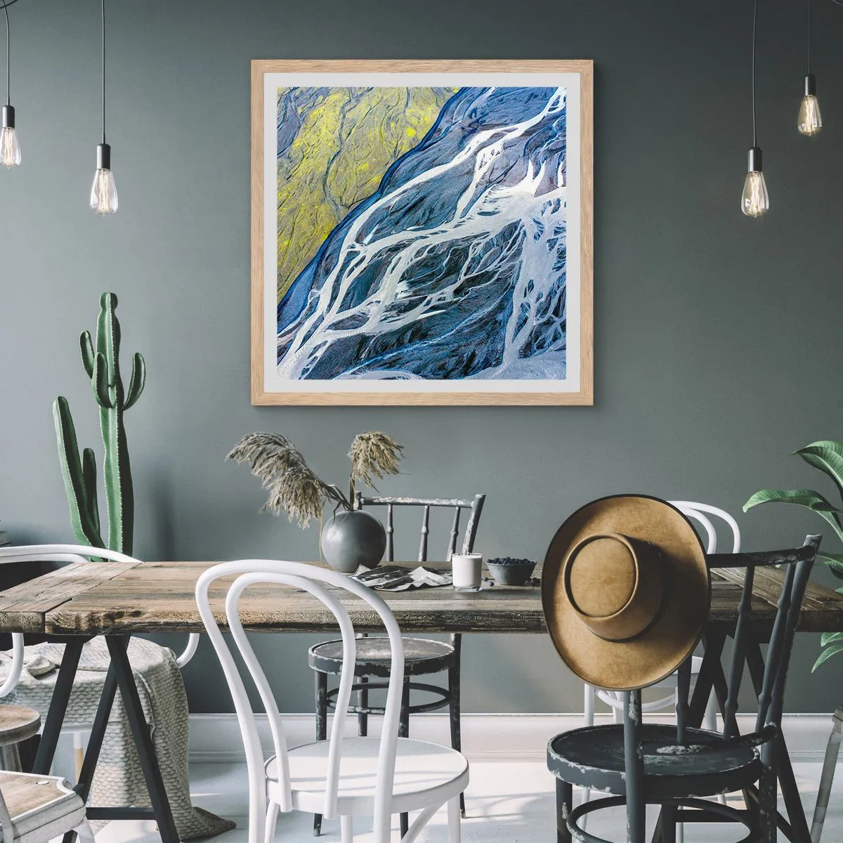 Een poster in een licht eiken lijst - Rotstekeningen van de natuur - 40x40 cm