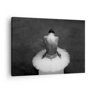 Schilderen op canvas - Een balletdanseres in een klassieke pose tegen een donkere achtergrond. - 70x50cm - Het bloeit gewoon - Moderne wanddecoratie voor woonkamer en slaapkamer ARTTOR