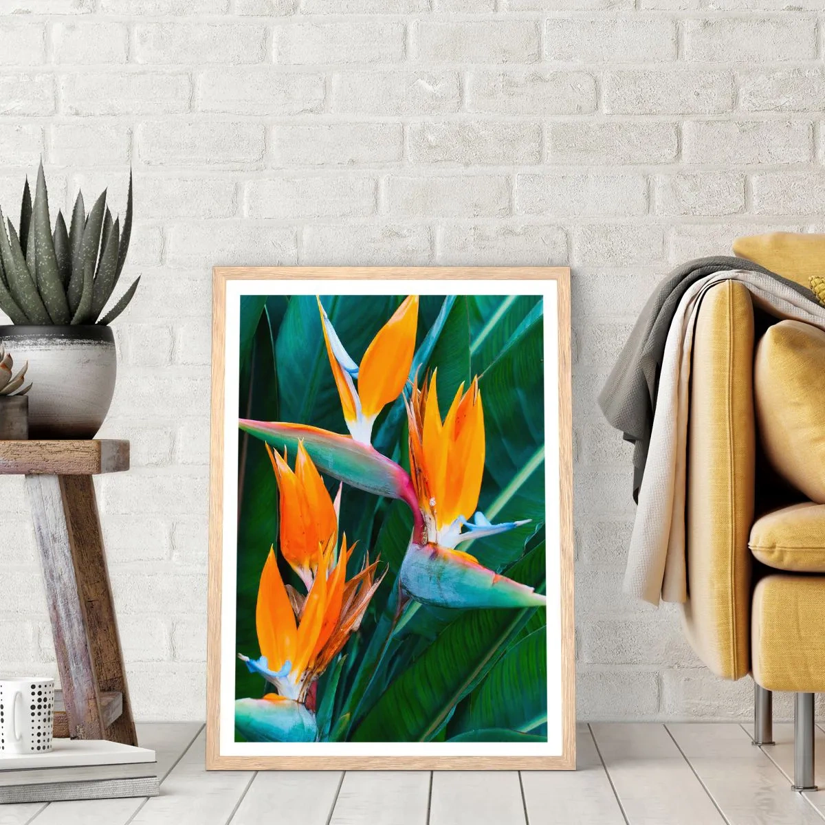 Een poster in een licht eiken lijst - Is het een bloem of is het een vogel? - 30x40 cm