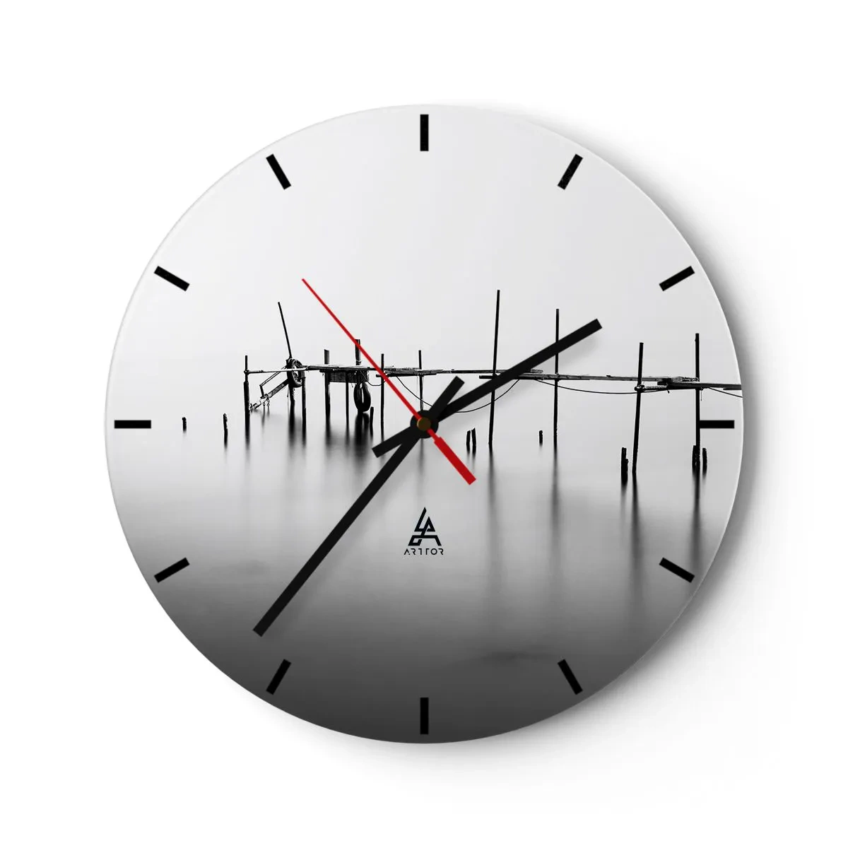 Wandklok - Klok - Een minimalistische pier op kalm water in grijstinten - 30x30cm - Wat als er geen wereld is? - Moderne wanddecoratie voor woonkamer, keuken en slaapkamer ARTTOR