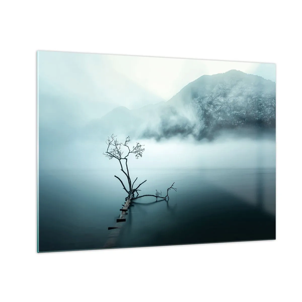 Schilderen op glas - Een eenzame boom tegen de achtergrond van bergen gehuld in mist boven het water - 70x50cm - Van water en mist - Moderne wanddecoratie voor woonkamer en slaapkamer ARTTOR