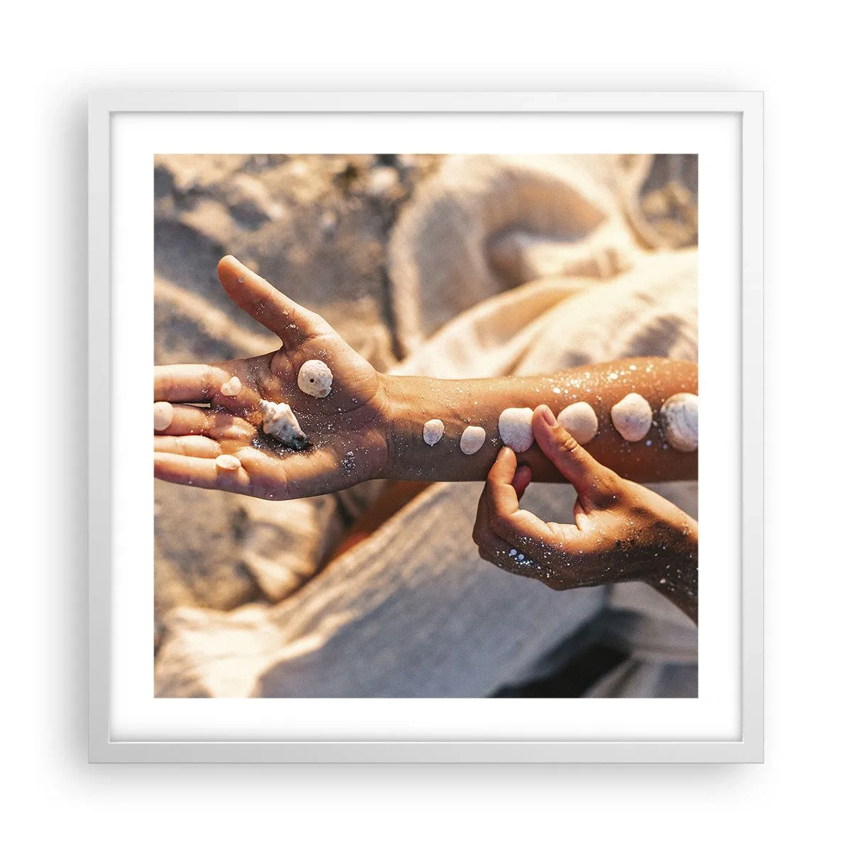 Poster in een witte lijst - Schoonheid binnen handbereik - 50x50 cm