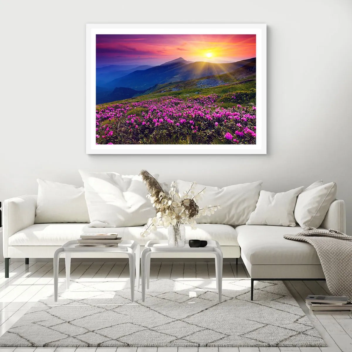 Poster in een witte lijst - … En eromheen ruikt het naar bergdennen en de geur van kruiden - 91x61 cm