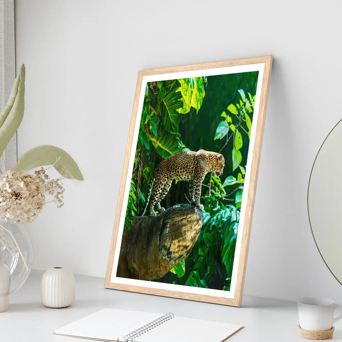 Een poster in een licht eiken lijst - Op jacht? - 40x50 cm