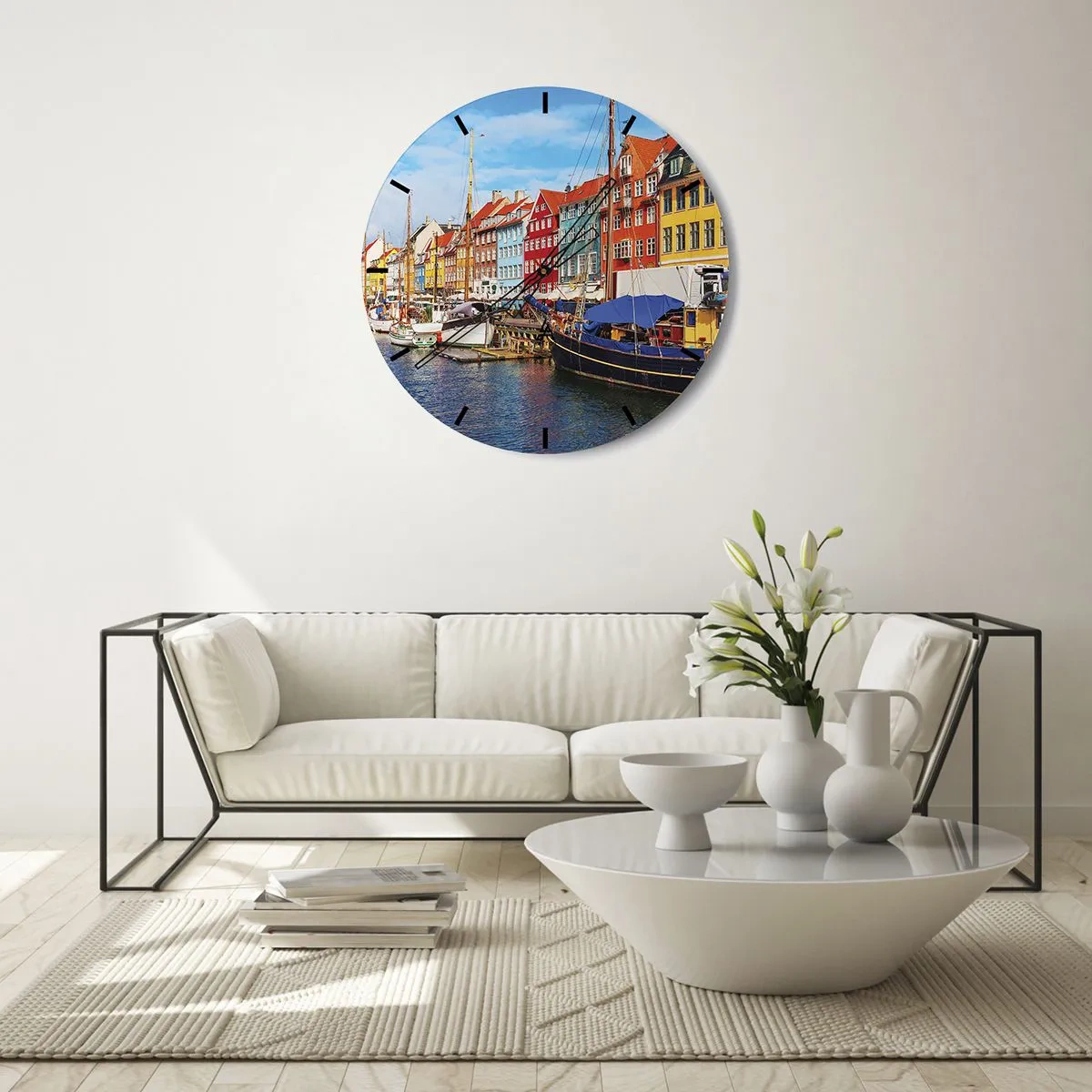 Wandklok - Klok - Kleurrijke huizen en boten in de haven op een zonnige dag - 30x30cm - Vrolijke werf - Moderne wanddecoratie voor woonkamer, keuken en slaapkamer ARTTOR