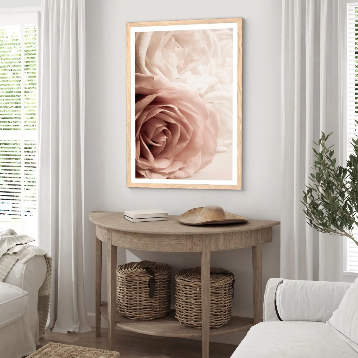 Een poster in een licht eiken lijst - In het hart van een roos - 70x100 cm