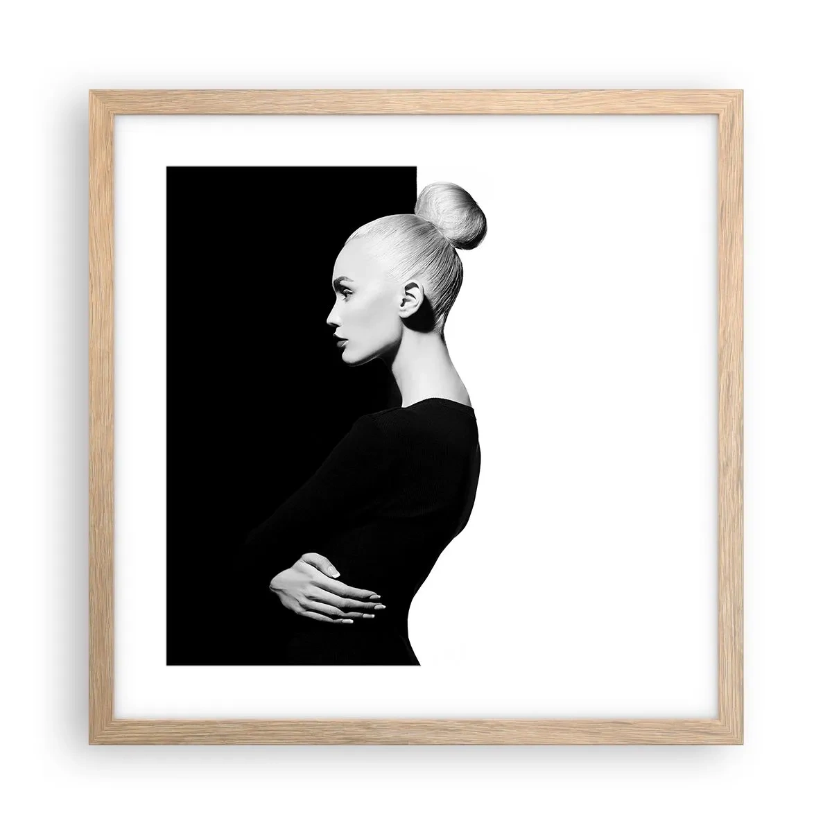 Een poster in een licht eiken lijst - Gewoon een vrouw - 40x40 cm