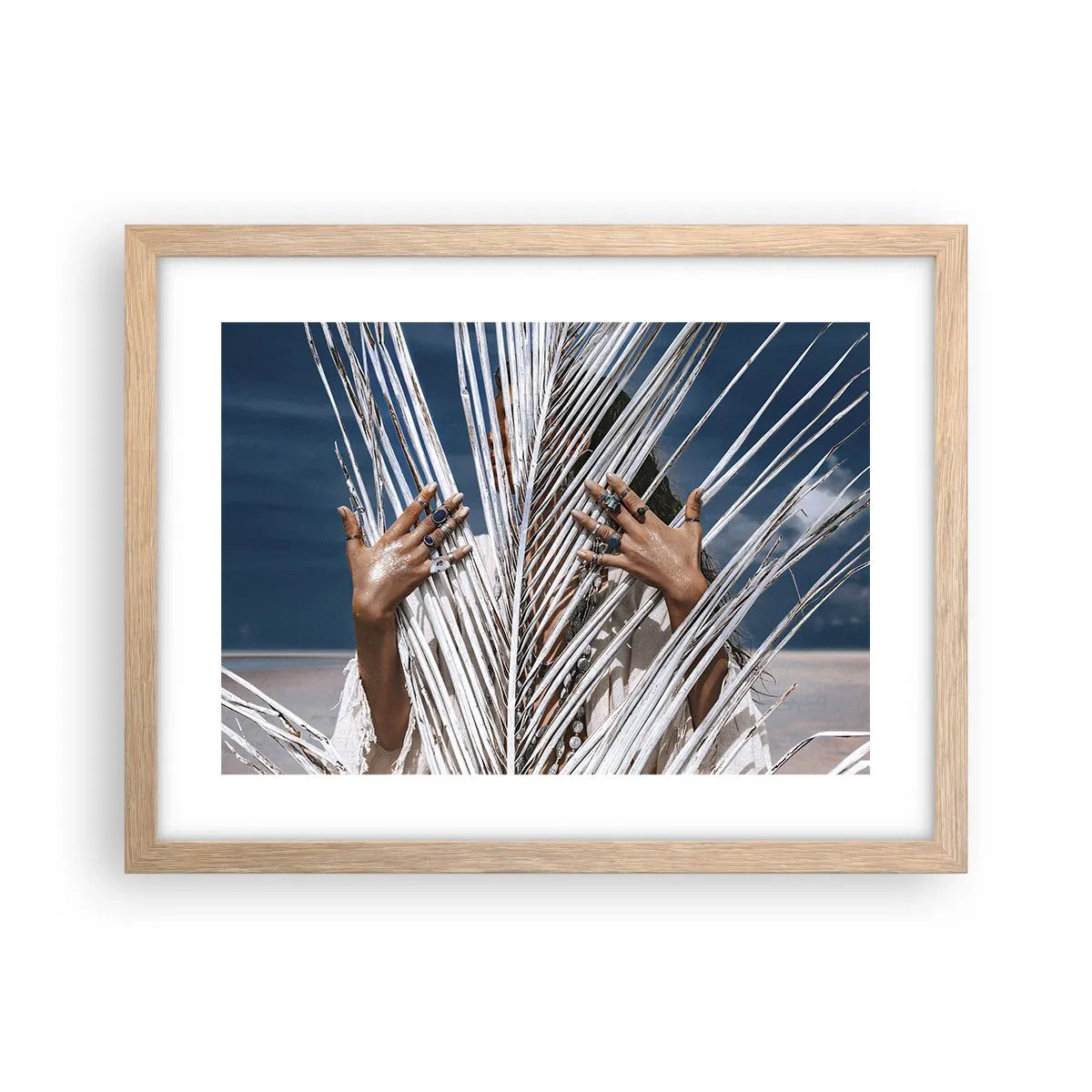 Een poster in een licht eiken lijst - Het meisje van de sjamaan? - 40x30 cm