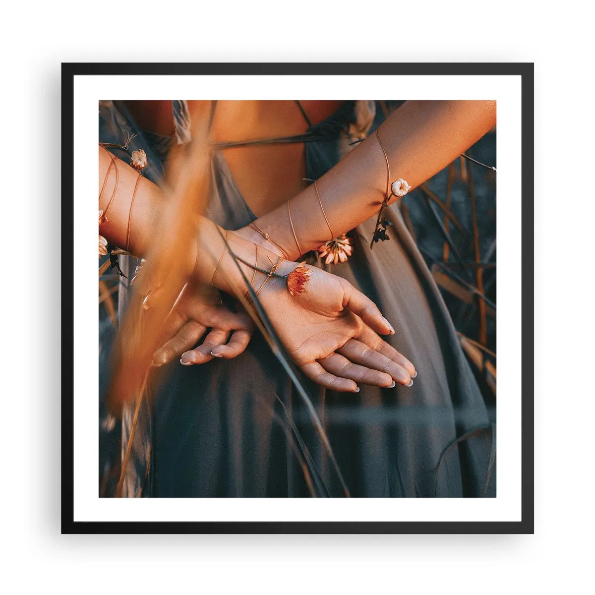 Poster in een zwarte lijst - Verbonden met de natuur - 60x60 cm