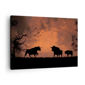Schilderen op canvas - Silhouetten van stieren tegen een oranje lucht bij zonsondergang - 70x50cm - Een dramatisch schouwspel van de natuur - Moderne wanddecoratie voor woonkamer en slaapkamer ARTTOR