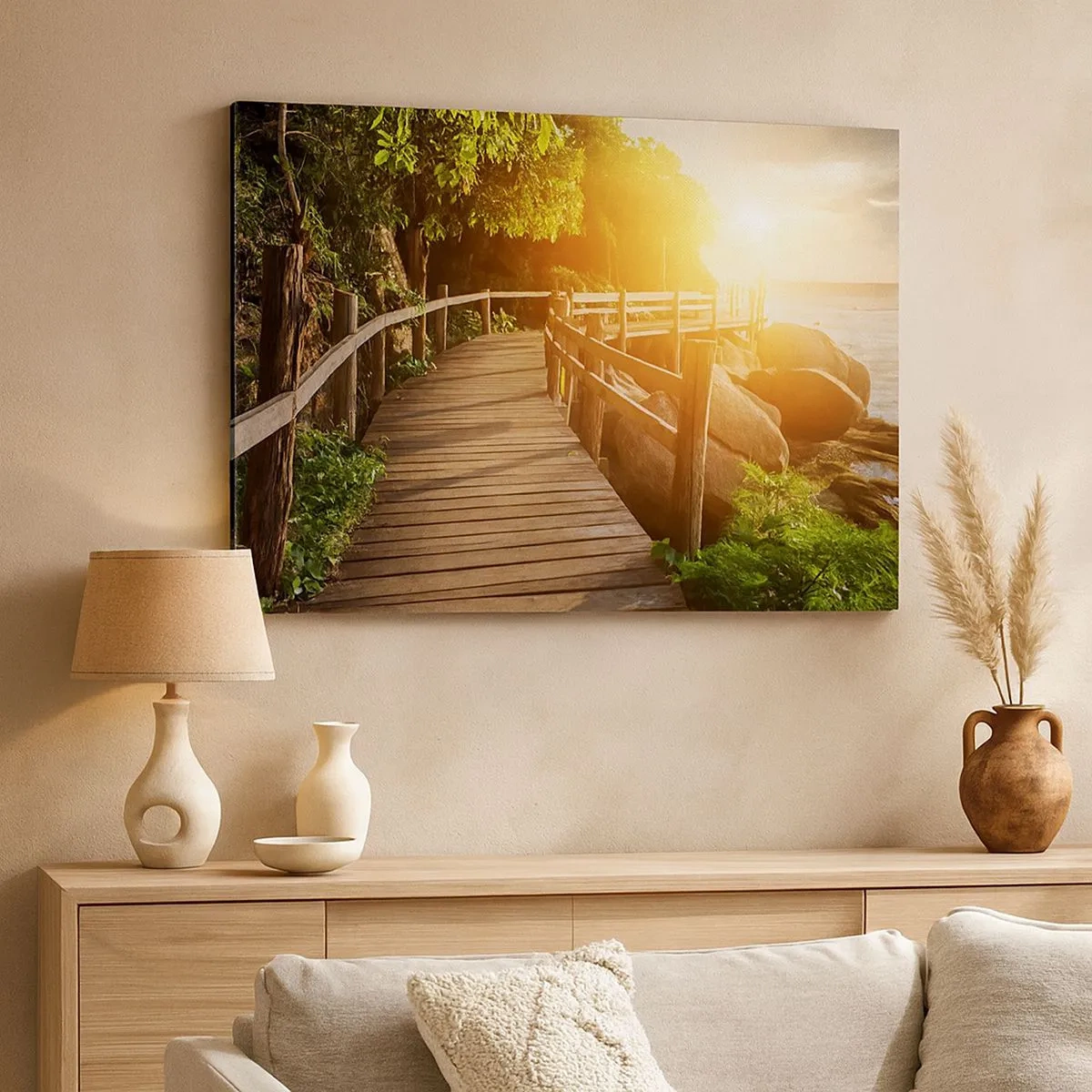 Schilderen op canvas - Een houten brug tussen het groen die in de zonnestralen naar de zee leidt - 70x50cm - Nog een beurt, nog een wonder - Moderne wanddecoratie voor woonkamer en slaapkamer ARTTOR