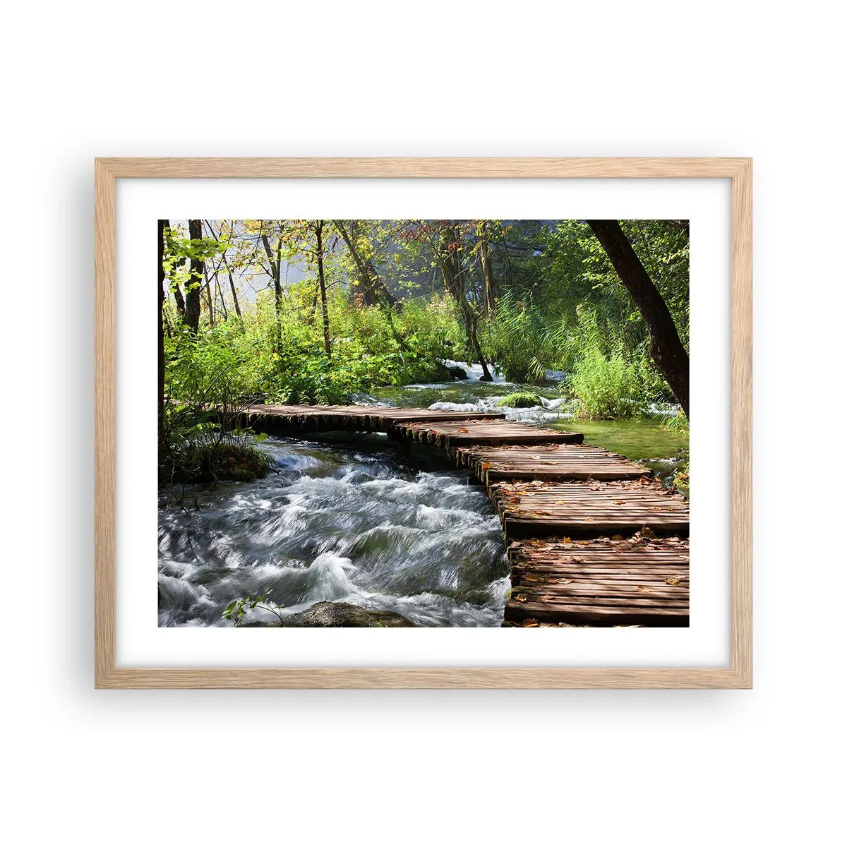 Een poster in een licht eiken lijst - Boven de schuimige waterval - 50x40 cm