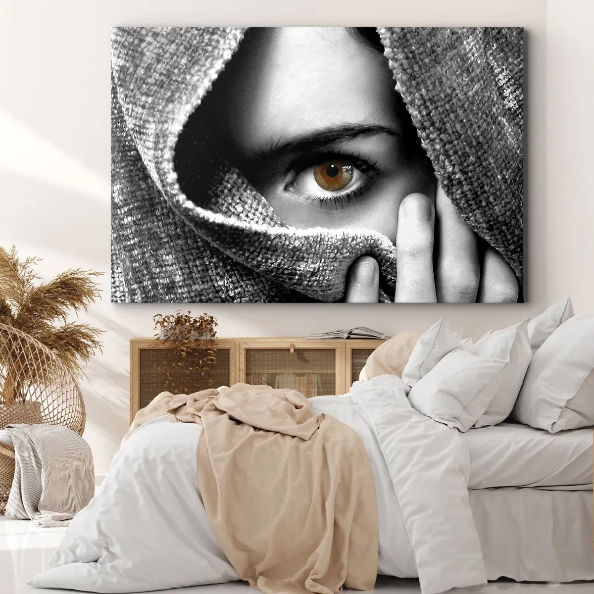 Schilderen op canvas - Portret van een vrouw met een amberkleurig oog, bedekt met een stof in grijstinten. - 70x50cm - Leer het geheim - Moderne wanddecoratie voor woonkamer en slaapkamer ARTTOR